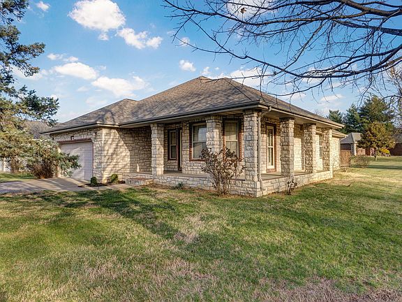 4th image of 1329 W Meadowbrooke Drive