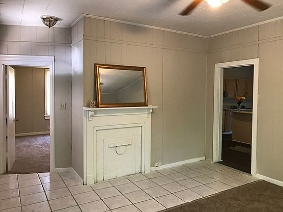 2nd image of 805 1/2 Adams Ct