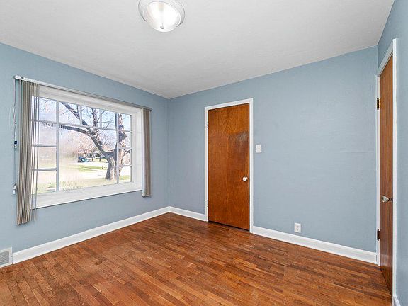 4th image of 2201 Waverly Pl