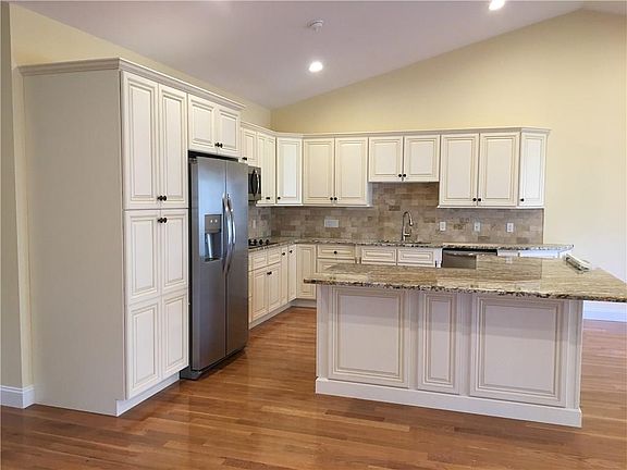 2nd image of 14 B Morgan Ln Unit 14
