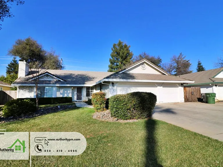 2378 Castlewood Dr — Photo 2