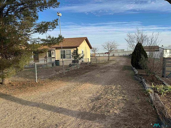 2nd image of 150 W Comanche Dr