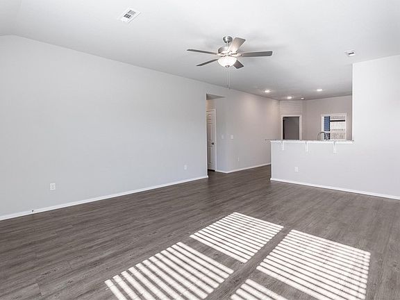 3rd image of 980 E Starling St