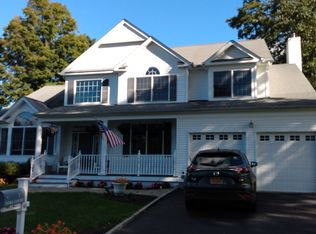 7 Noel Ct, Huntington, NY 11743