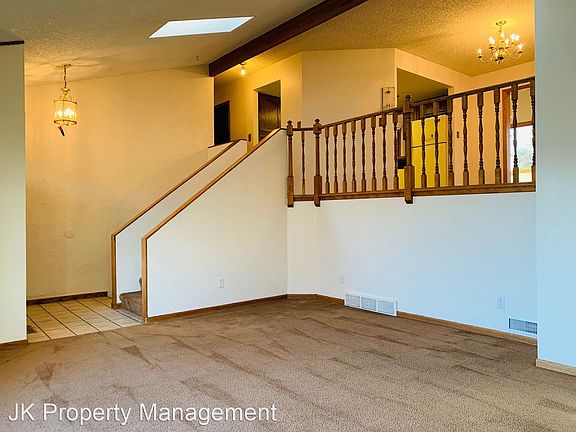 3rd image of 621 Coyote Ln