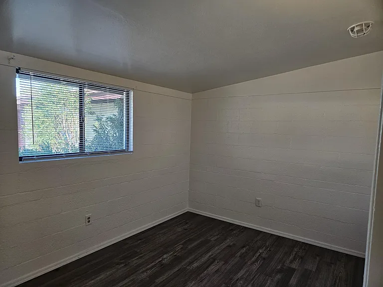 3240 E Towner St — Photo 8