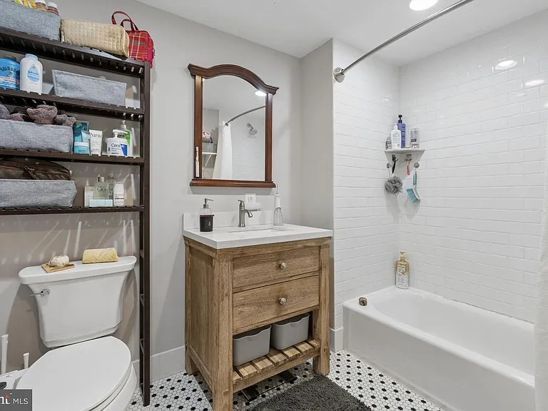 2139 Montrose St — Photo 11