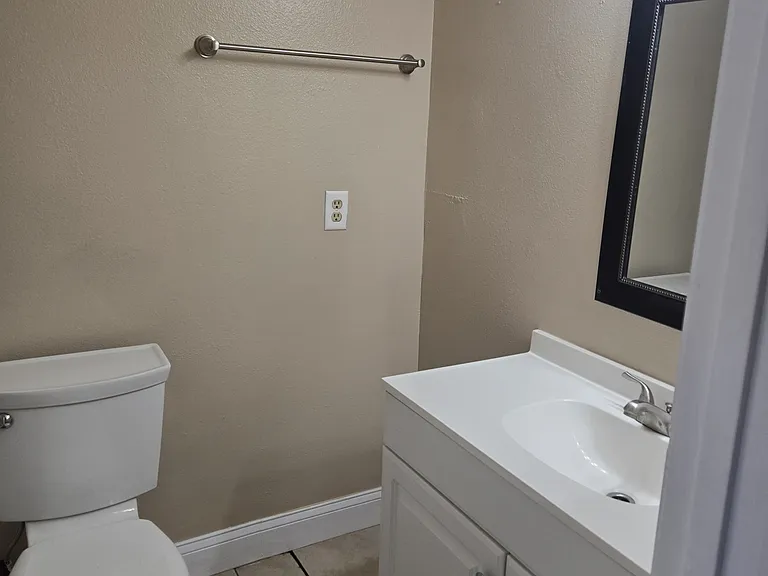 1910 W Sligh Ave #E103 — Photo 12