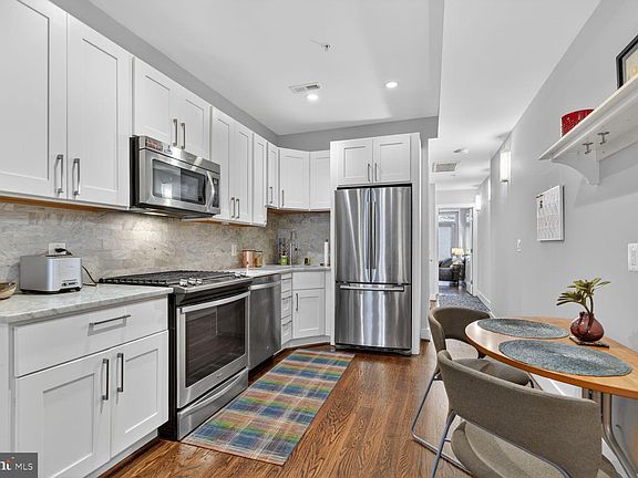 3rd image of 611 2nd St NE APT 2