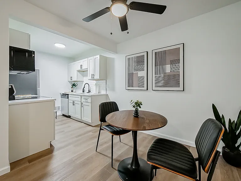 All New Luxury Living In Plymouth — Photo 38