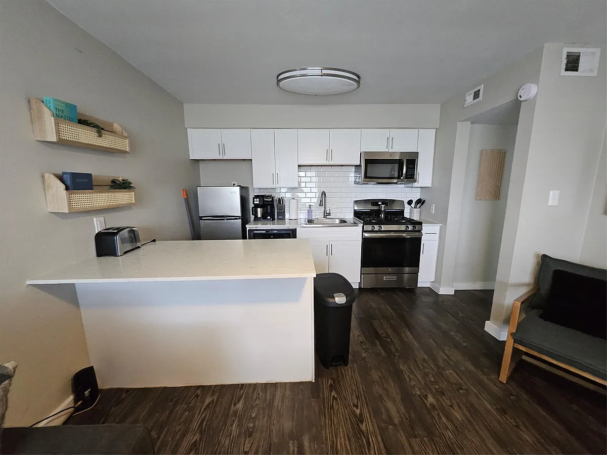 Building Photo - 3503 Harmon Ave #103