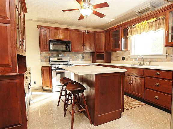 4th image of 214 Wood St