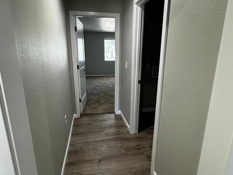 4832 N Fruit Ave — Photo 12