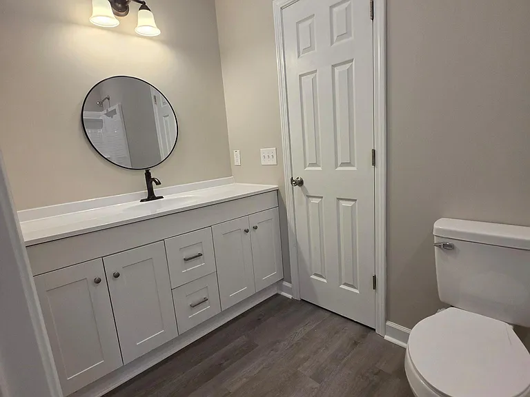 1005 Queen St — Photo 2