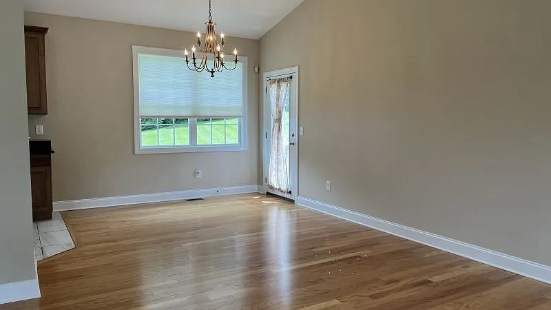 4 bed, 2000 sqft, $2,500 — Photo 2