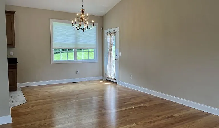 2907 Vicksburg Rd — Photo 2