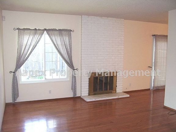 2nd image of 32419 Lois Way