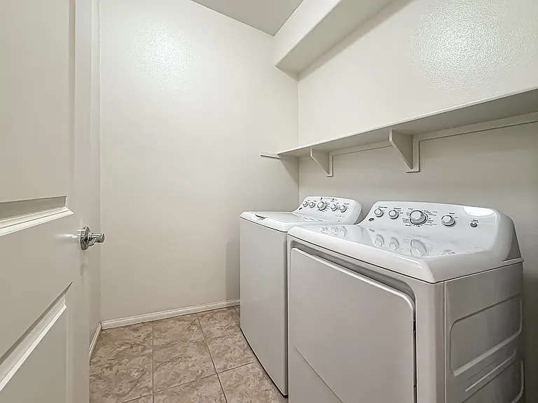 389 Castiano St — Photo 25