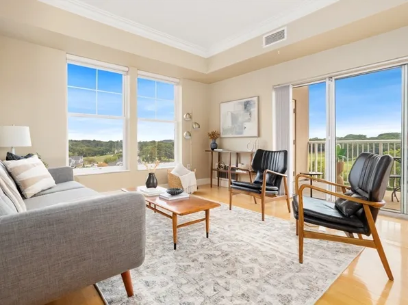 36 Village Rd APT 601, Middleton, MA 01949