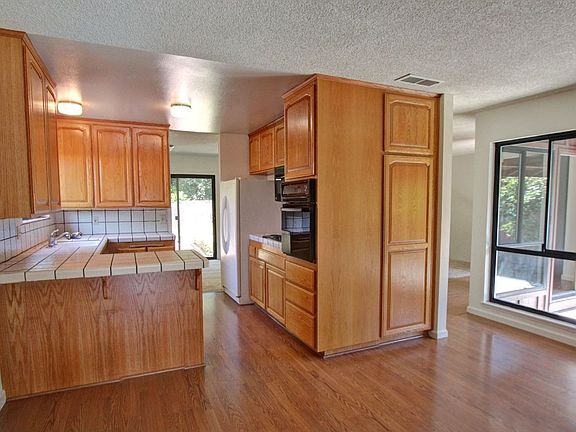 5th image of 1056 Bentoak Ln