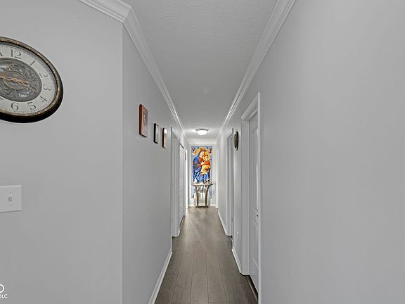 2nd image of 1012 Parker Ln
