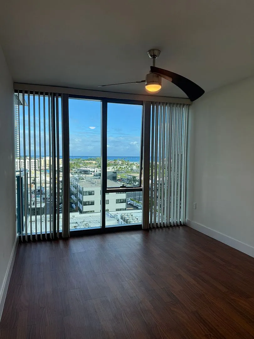 Kakaako 2-Bedroom, 2-Bath with Ocean & Diamond Head Views — Photo 4