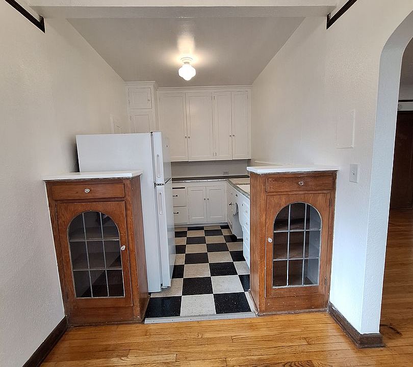 1st image of 911 SE 60th Ave APT 204