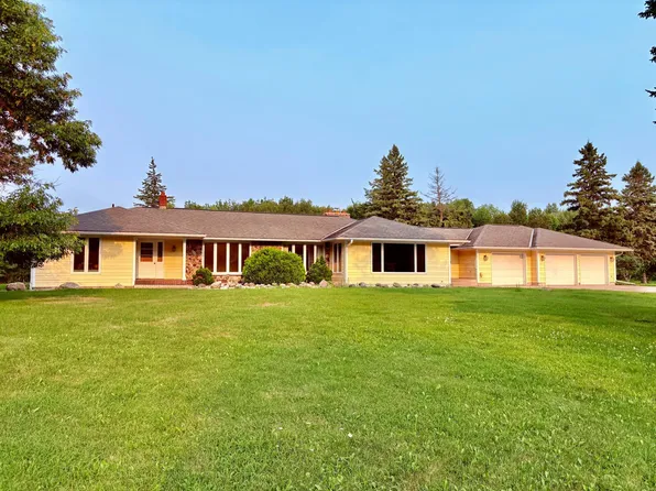 59366 330th St, Warroad, MN 56763
