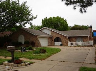 905 Spring Lake Dr, Bedford, TX 76021