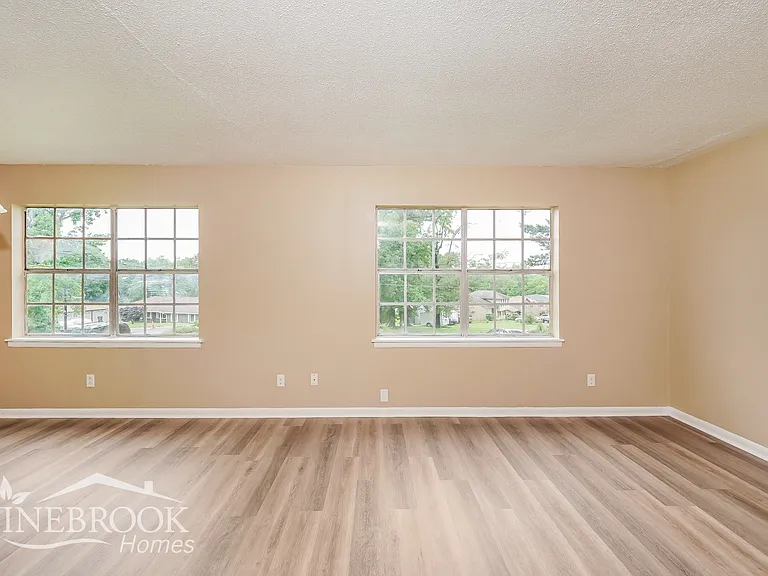 517 Harlem Ave — Photo 3