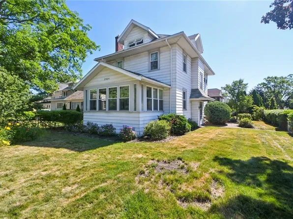 2924 Lake Ave, Rochester, NY 14612