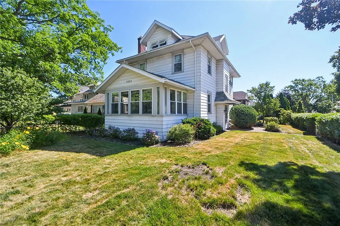 2924 Lake Ave photo 1