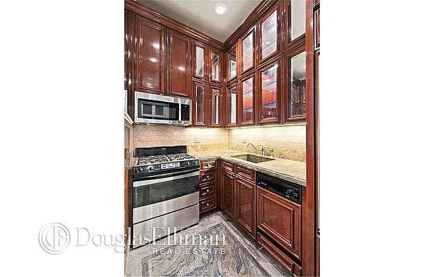 Sold by Douglas Elliman | media 21