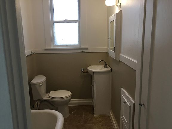 3rd image of 44 N 11th St