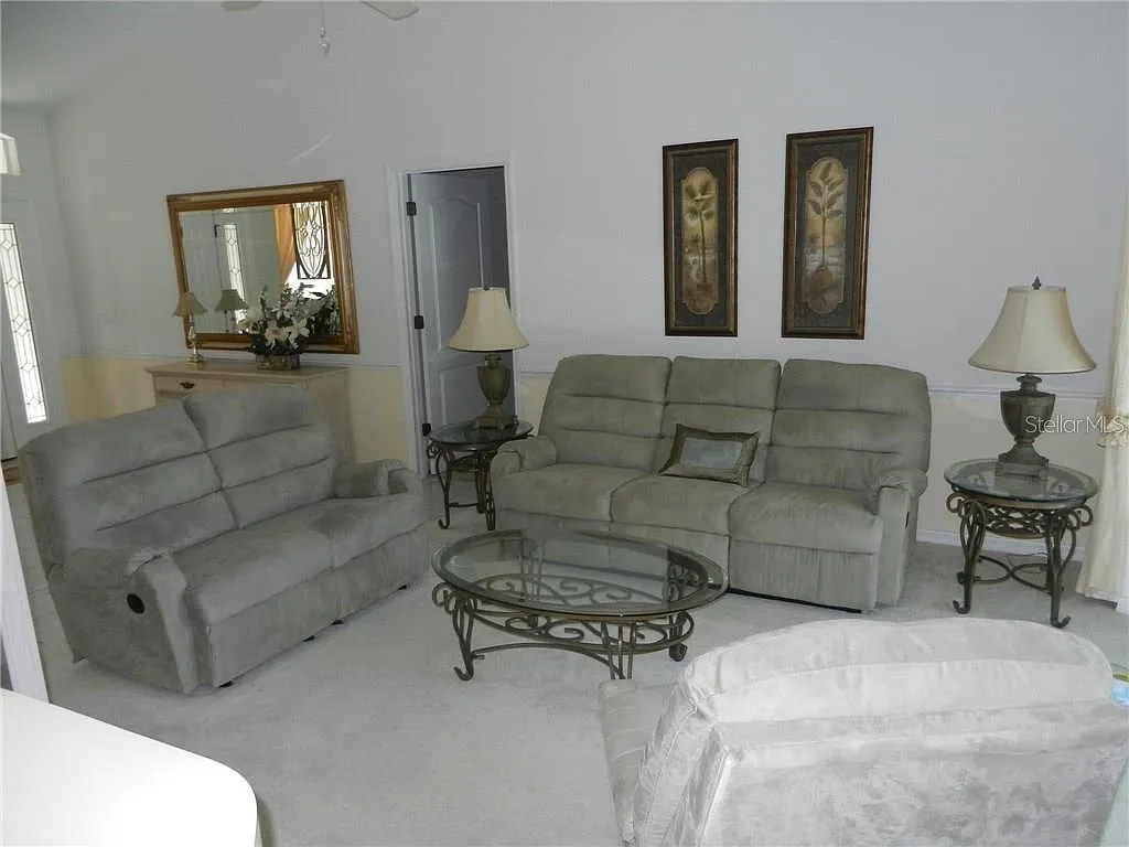 3 bed, 2.5 bath, 2190 sqft, $4,200 — Photo 4