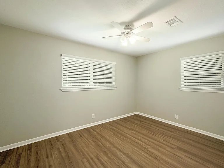 8527 Maine Dr — Photo 15