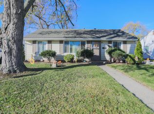 26335 Arlington St, Roseville, MI 48066