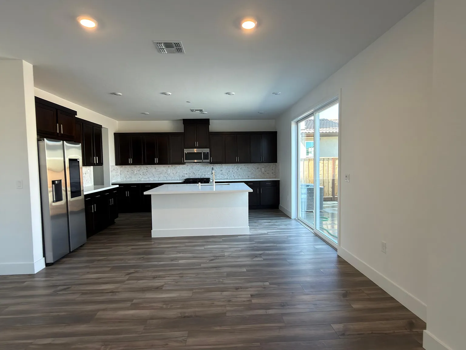 4 bed, 2639 sqft, $3,600 — Photo 3