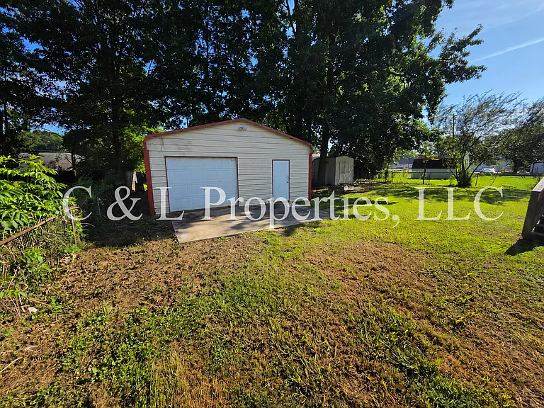 203 Roberts Ave — Photo 5
