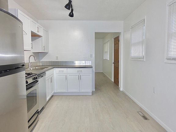 4th image of 3840 Laguna Dr