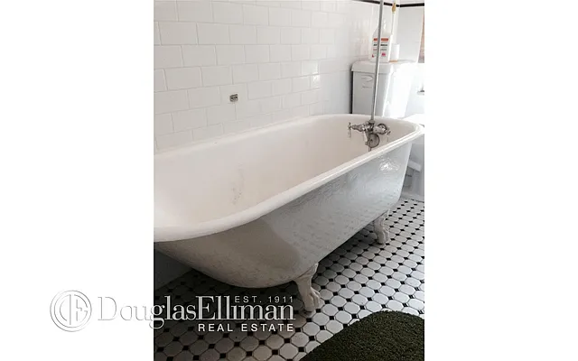 Rented by Douglas Elliman | media 14