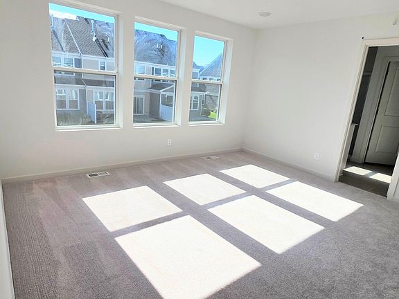 4th image of 4743 Airlake Dr