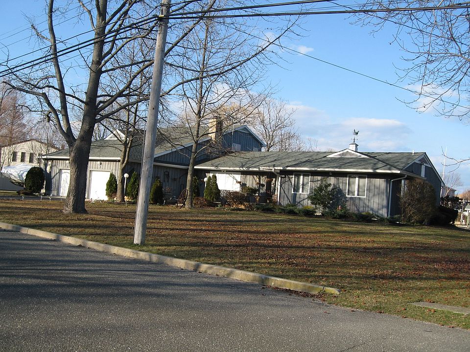 169 Blue Point Rd, Oakdale, NY 11769 Zillow