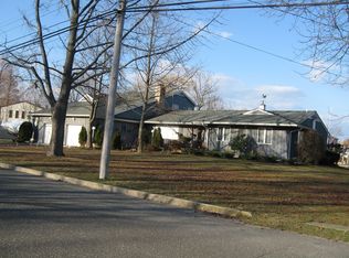 169 Blue Point Rd, Oakdale, NY 11769