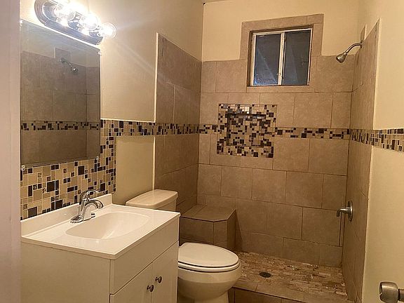 3rd image of 602 E Lee Ave
