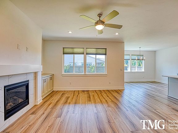 3rd image of 13715 NE 100th St