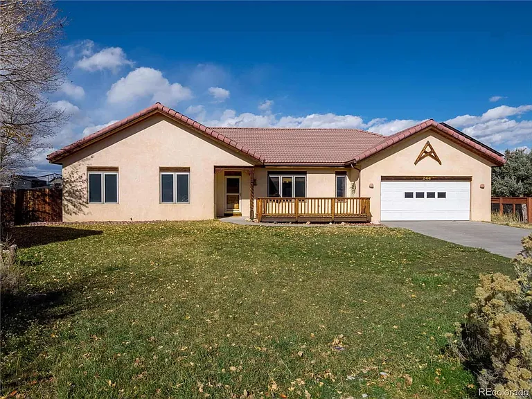 244 Mesa Ct — Photo 2