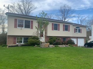 20 Park Ln N, Mountain Top, PA