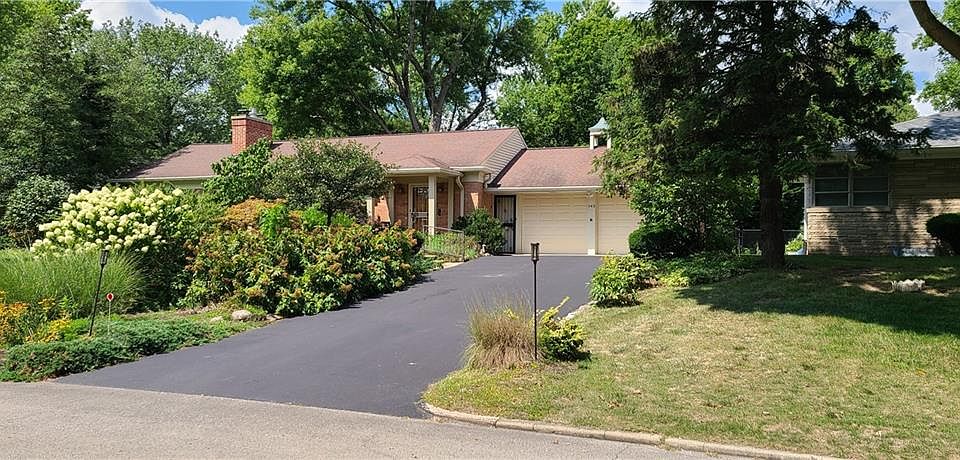 2nd image of 542 Arden Dr