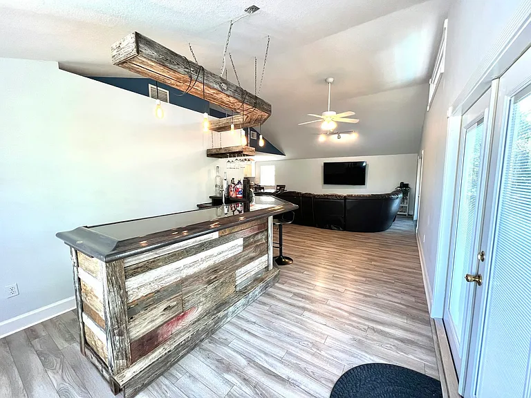 Bar/Living area